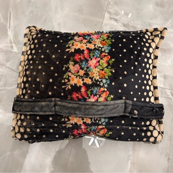 💕 JOHNNY WAS WILLA TRAVEL BLANKET Floral dotted pattern and flourishing blooms - Picture 7 of 10